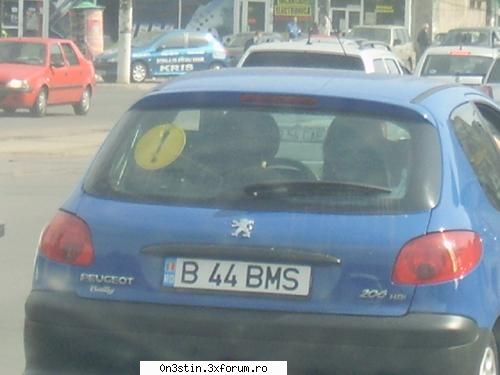 dupa ce k este incepator, nici nu vede bine. si-a luat semn k sa il vada toti poza anului
