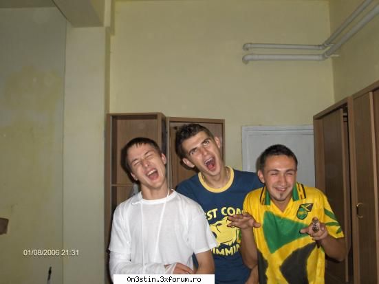 trei  si toti poza anului