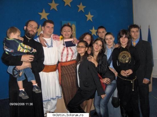 casa de piatra  

pr. privat

 la multi ani pentru simona si andy , multe margarete pe langa casa de